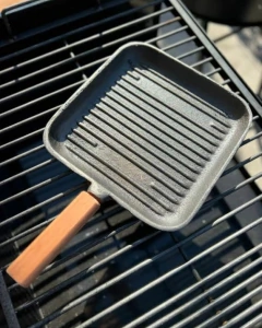 Sarten Cuadrada Grill C/ Mango De Madera 24.5cm