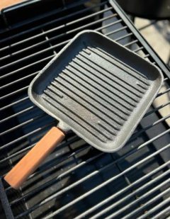 Sarten Cuadrada Grill C/ Mango De Madera 24.5cm